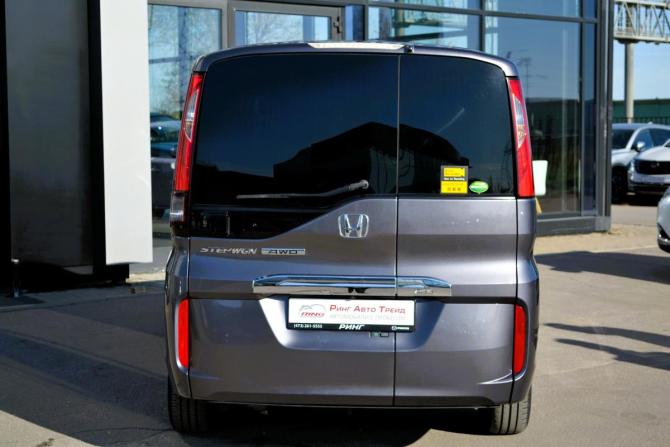 Honda Stepwgn V Рестайлинг с пробегом 2019 года, цена 2 130 000 рублей, 96000 км, минивэн, Автокод Объявления