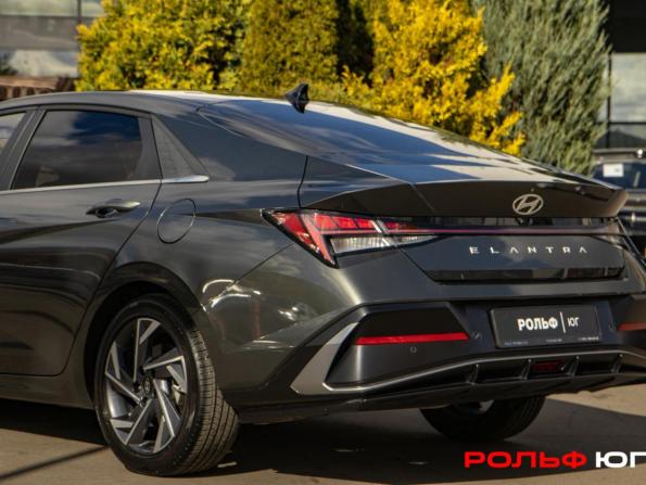 Hyundai Elantra VII (CN7) Рестайлинг с пробегом 2023 года, цена 2 228 000 рублей, 24950 км, седан, Автокод Объявления