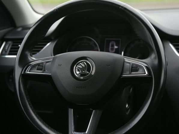Skoda Octavia III (A7) Рестайлинг с пробегом 2019 года, цена 1 850 000 рублей, 131000 км, лифтбек, Автокод Объявления