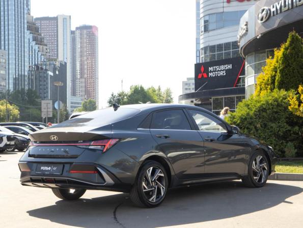 Hyundai Elantra VII (CN7) Рестайлинг с пробегом 2024 года, цена 2 088 000 рублей, 65793 км, седан, Автокод Объявления