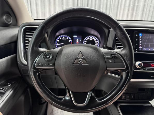 Mitsubishi Outlander III Рестайлинг 3 с пробегом 2020 года, цена 2 630 000 рублей, 95095 км, внедорожник, Автокод Объявления