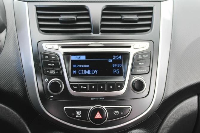 Hyundai Solaris I Рестайлинг с пробегом 2015 года, цена 990 000 рублей, 129000 км, седан, Автокод Объявления