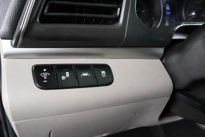 Hyundai Elantra VI (AD) Рестайлинг с пробегом 2020 года, цена 1 889 000 рублей, 32000 км, седан, Автокод Объявления
