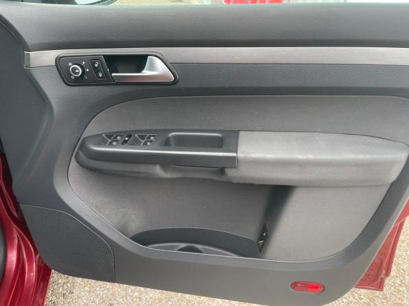 Volkswagen Touran I Рестайлинг 2 с пробегом 2011 года, цена 963 800 рублей, 132600 км, компактвэн, Автокод Объявления