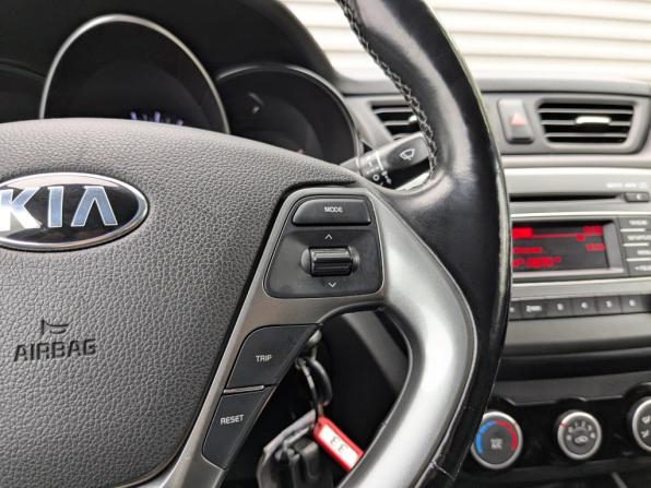 Kia Rio III Рестайлинг с пробегом 2017 года, цена 1 300 000 рублей, 76000 км, седан, Автокод Объявления