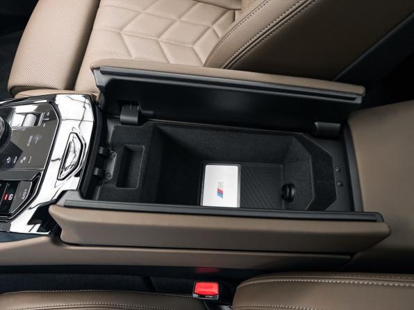 BMW 5 серии VIII (G60/G61/G68) с пробегом 2024 года, цена 7 150 000 рублей, 11079 км, седан, Автокод Объявления