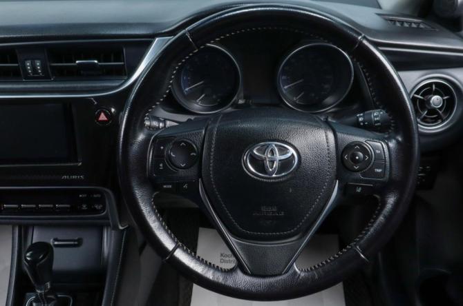 Toyota Auris II Рестайлинг с пробегом 2015 года, цена 1 329 000 рублей, 92000 км, хэтчбек, Автокод Объявления