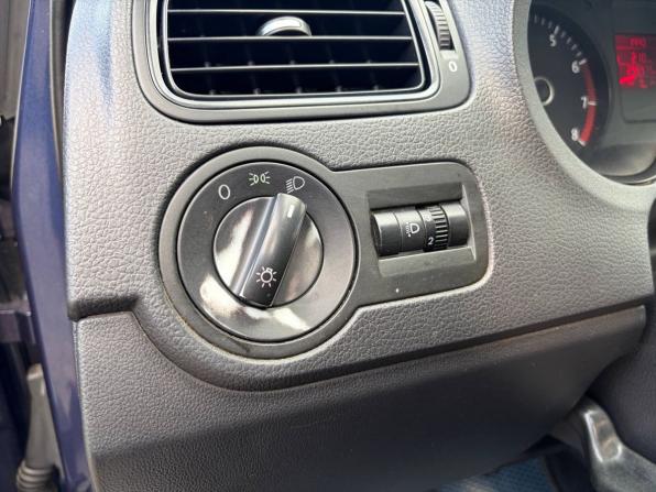 Volkswagen Polo V с пробегом 2012 года, цена 565 000 рублей, 298900 км, седан, Автокод Объявления
