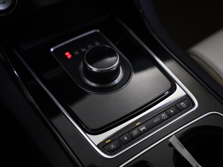 Jaguar XE I Санкт-Петербург  - изображение 17