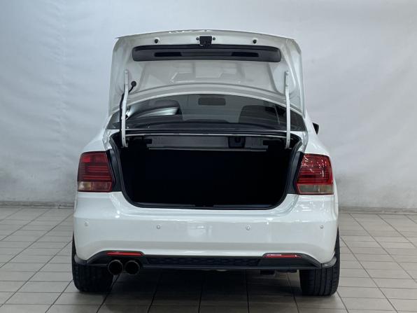 Volkswagen Polo V Рестайлинг с пробегом 2018 года, цена 980 000 рублей, 164854 км, седан, Автокод Объявления