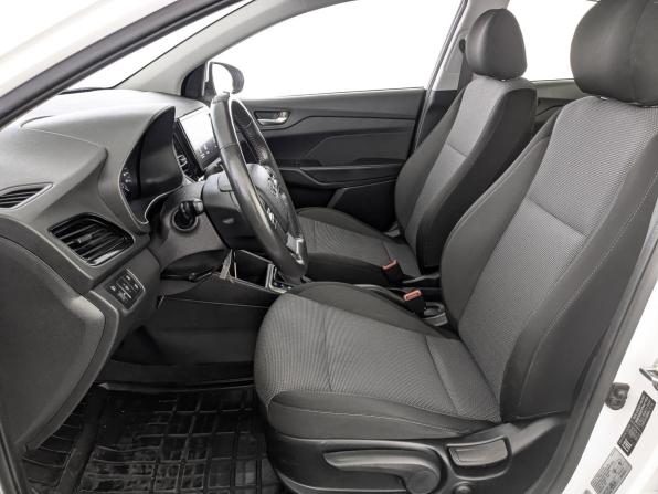 Hyundai Solaris II Рестайлинг с пробегом 2021 года, цена 1 380 000 рублей, 168824 км, седан, Автокод Объявления