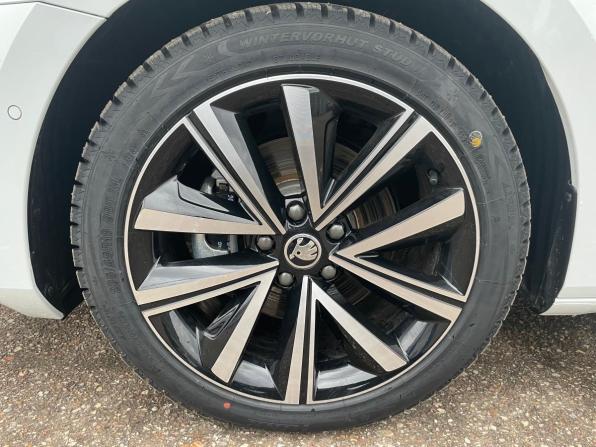 Skoda Superb III Рестайлинг с пробегом 2025 года, цена 3 575 000 рублей, 194 км, лифтбек, Автокод Объявления