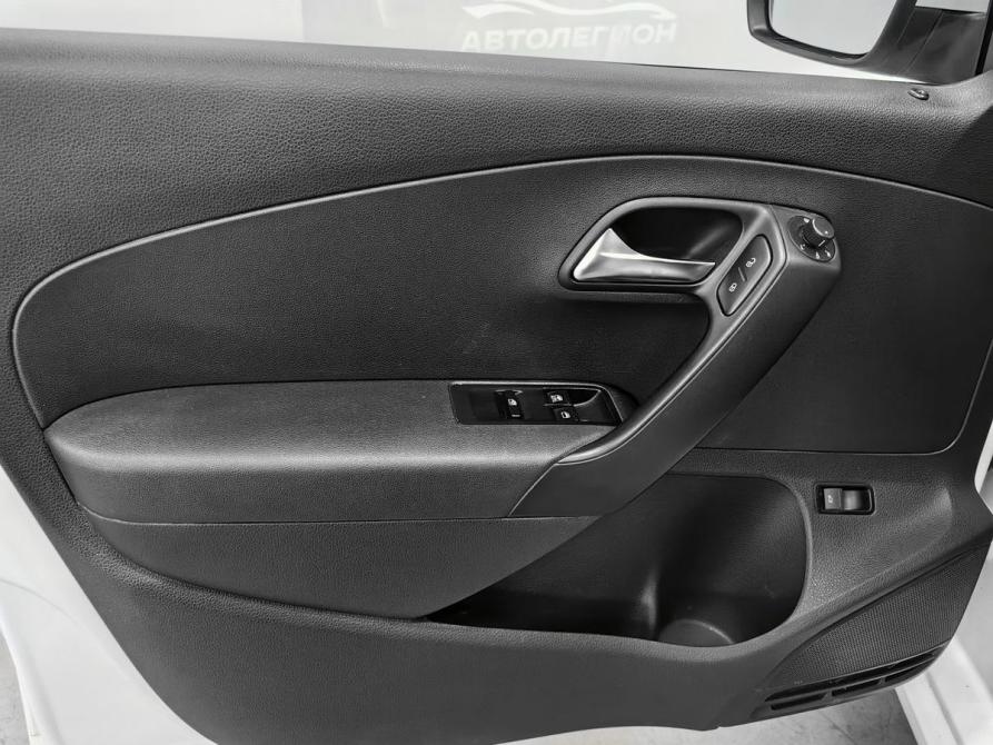 Volkswagen Polo V Рестайлинг Новосибирск  - изображение 17