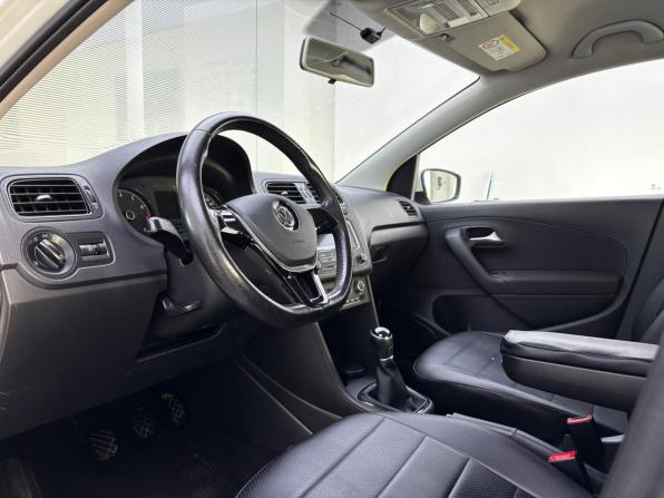 Volkswagen Polo V Рестайлинг с пробегом 2018 года, цена 1 220 000 рублей, 103550 км, седан, Автокод Объявления