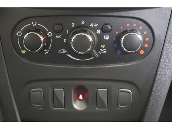 Renault Logan II Рестайлинг с пробегом 2021 года, цена 1 249 000 рублей, 44844 км, седан, Автокод Объявления
