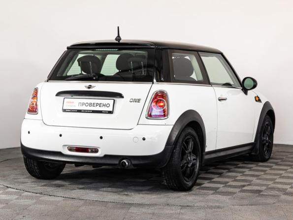 Mini Hatch II (R56) Рестайлинг с пробегом 2011 года, цена 849 000 рублей, 210254 км, хэтчбек, Автокод Объявления