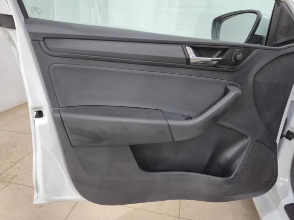 Skoda Rapid I Рестайлинг с пробегом 2019 года, цена 1 250 000 рублей, 99709 км, лифтбек, Автокод Объявления