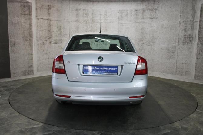 Skoda Octavia II (A5) Рестайлинг с пробегом 2013 года, цена 695 000 рублей, 234676 км, лифтбек, Автокод Объявления