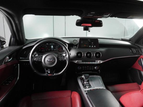 Kia Stinger I с пробегом 2018 года, цена 2 425 000 рублей, 110135 км, лифтбек, Автокод Объявления
