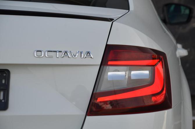 Skoda Octavia III (A7) Рестайлинг с пробегом 2018 года, цена 1 739 900 рублей, 141941 км, лифтбек, Автокод Объявления
