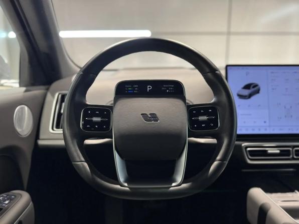 Li Auto (Lixiang) L7 I Рестайлинг с пробегом 2024 года, цена 7 240 000 рублей, 31000 км, внедорожник, Автокод Объявления