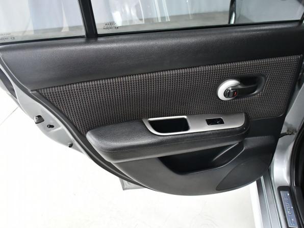 Nissan Tiida I Рестайлинг с пробегом 2010 года, цена 747 000 рублей, 182027 км, хэтчбек, Автокод Объявления