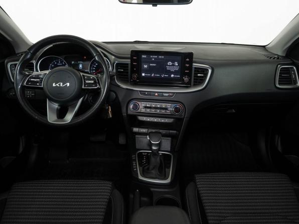 Kia Ceed III Рестайлинг с пробегом 2022 года, цена 2 297 000 рублей, 57643 км, универсал, Автокод Объявления
