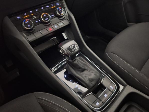 Skoda Karoq I с пробегом 2022 года, цена 2 599 000 рублей, 74740 км, внедорожник, Автокод Объявления