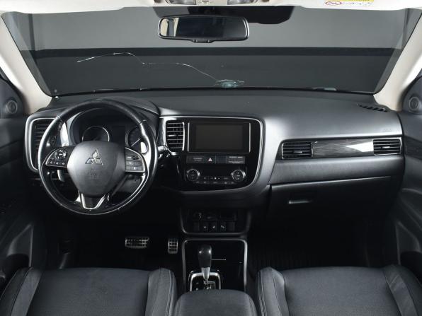 Mitsubishi Outlander III Рестайлинг 2 с пробегом 2018 года, цена 2 599 995 рублей, 178929 км, внедорожник, Автокод Объявления