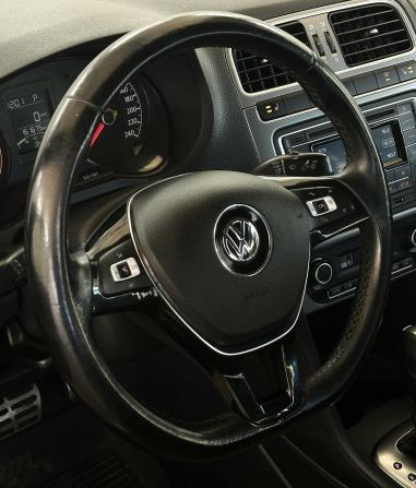 Volkswagen Polo V Рестайлинг с пробегом 2016 года, цена 990 000 рублей, 161675 км, седан, Автокод Объявления