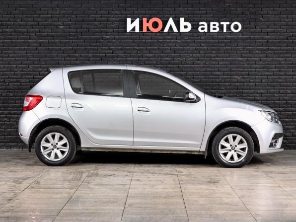 Renault Sandero II Рестайлинг с пробегом 2018 года, цена 990 000 рублей, 108830 км, хэтчбек, Автокод Объявления