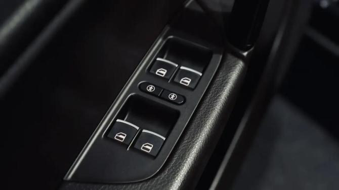 Volkswagen Touareg II с пробегом 2011 года, цена 1 990 000 рублей, 298796 км, внедорожник, Автокод Объявления