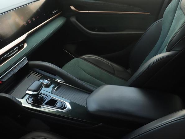 Geely Monjaro I с пробегом 2023 года, цена 3 156 000 рублей, 41110 км, внедорожник, Автокод Объявления