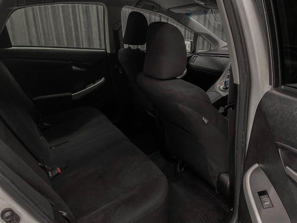 Toyota Prius III Рестайлинг (XW30) с пробегом 2013 года, цена 950 000 рублей, 325000 км, лифтбек, Автокод Объявления