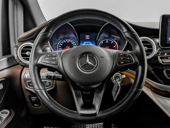 Mercedes-Benz V-Класс III (W447) Рестайлинг с пробегом 2019 года, цена 6 350 000 рублей, 63987 км, минивэн, Автокод Объявления