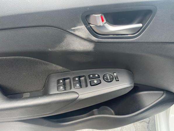 Hyundai Solaris II с пробегом 2019 года, цена 1 412 000 рублей, 104302 км, седан, Автокод Объявления