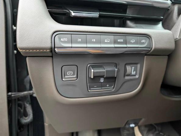Cadillac Escalade V с пробегом 2023 года, цена 11 055 000 рублей, 49107 км, внедорожник, Автокод Объявления