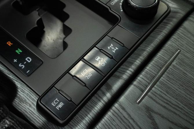 Toyota Land Cruiser 200 Series Рестайлинг 2 с пробегом 2015 года, цена 4 789 000 рублей, 324353 км, внедорожник, Автокод Объявления