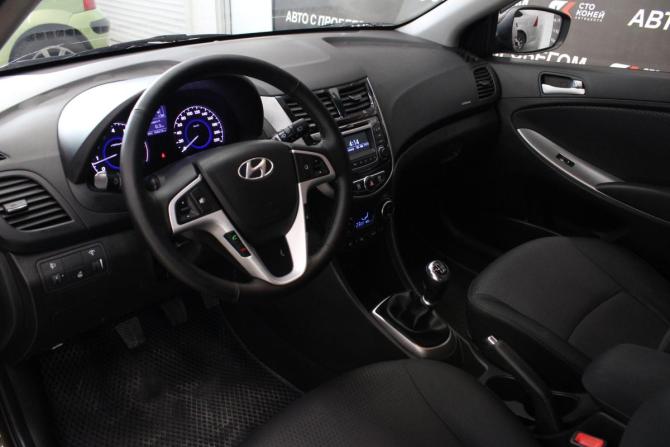 Hyundai Solaris I Рестайлинг с пробегом 2016 года, цена 893 000 рублей, 104000 км, хэтчбек, Автокод Объявления