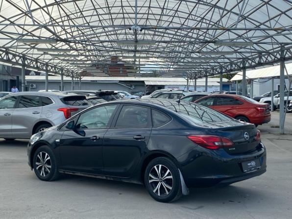 Opel Astra J Рестайлинг с пробегом 2013 года, цена 717 000 рублей, 141594 км, седан, Автокод Объявления