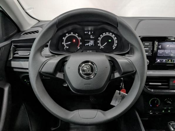 Skoda Rapid II с пробегом 2022 года, цена 1 725 000 рублей, 64409 км, лифтбек, Автокод Объявления
