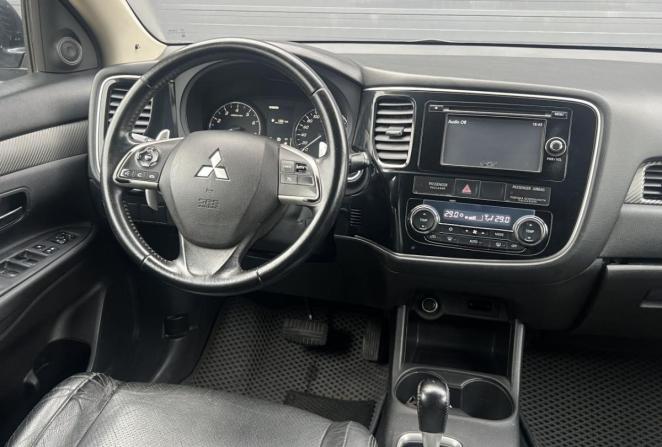 Mitsubishi Outlander II Рестайлинг с пробегом 2012 года, цена 1 300 000 рублей, 223375 км, внедорожник, Автокод Объявления