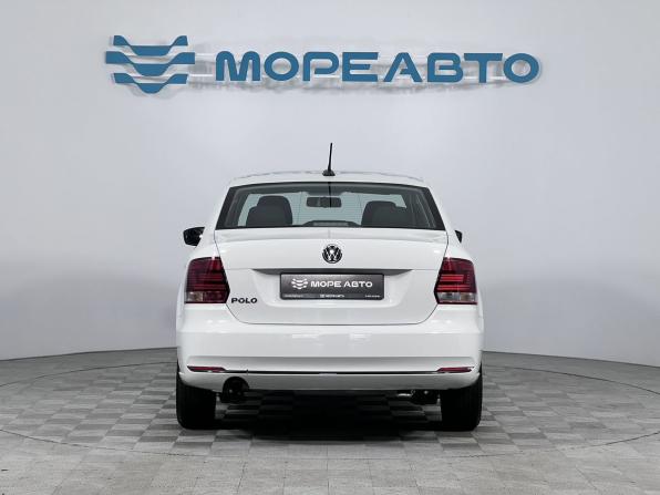 Volkswagen Polo V Рестайлинг с пробегом 2018 года, цена 1 350 000 рублей, 65304 км, седан, Автокод Объявления