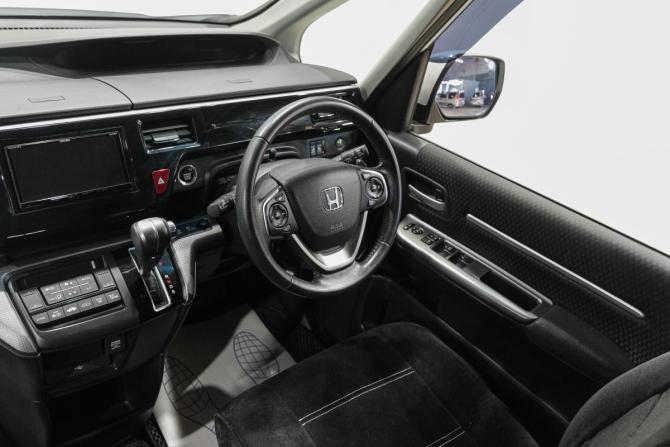 Honda Stepwgn V Рестайлинг с пробегом 2021 года, цена 2 629 000 рублей, 63400 км, минивэн, Автокод Объявления