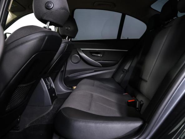 BMW 3 серии VI (F3x) Рестайлинг с пробегом 2018 года, цена 2 690 000 рублей, 123000 км, седан, Автокод Объявления