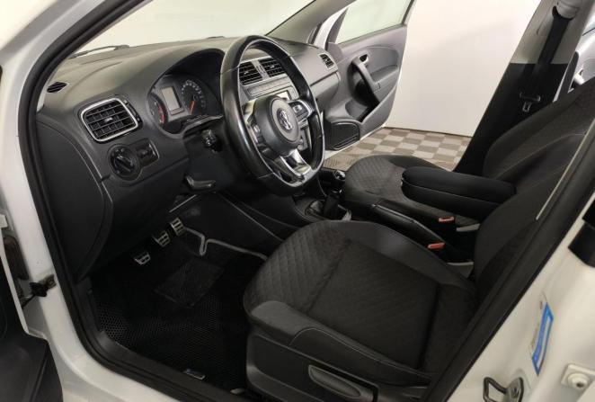 Volkswagen Polo V Рестайлинг с пробегом 2018 года, цена 1 270 000 рублей, 127282 км, седан, Автокод Объявления
