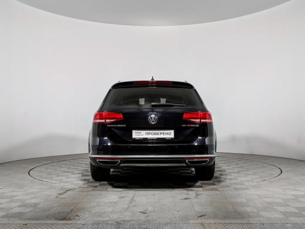 Volkswagen Passat B8 с пробегом 2017 года, цена 2 290 000 рублей, 172000 км, универсал, Автокод Объявления