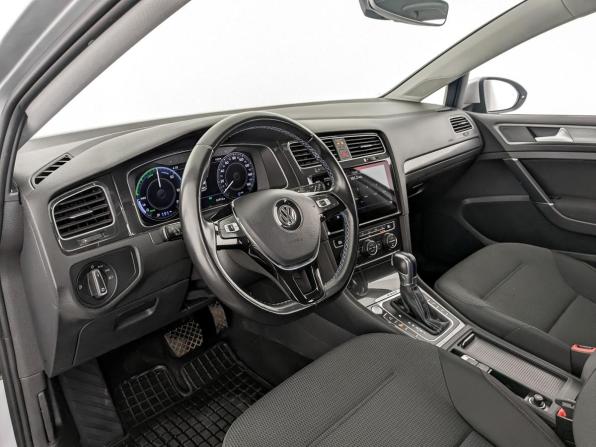 Volkswagen Golf VII Рестайлинг с пробегом 2019 года, цена 2 270 000 рублей, 81891 км, хэтчбек, Автокод Объявления