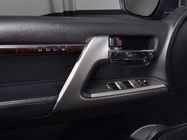 Toyota Land Cruiser 200 Series Рестайлинг 1 с пробегом 2012 года, цена 3 349 995 рублей, 347047 км, внедорожник, Автокод Объявления