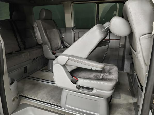 Volkswagen Multivan T5 с пробегом 2006 года, цена 1 300 000 рублей, 373233 км, минивэн, Автокод Объявления